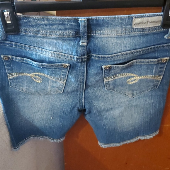 Shorts - Picture 2 of 3